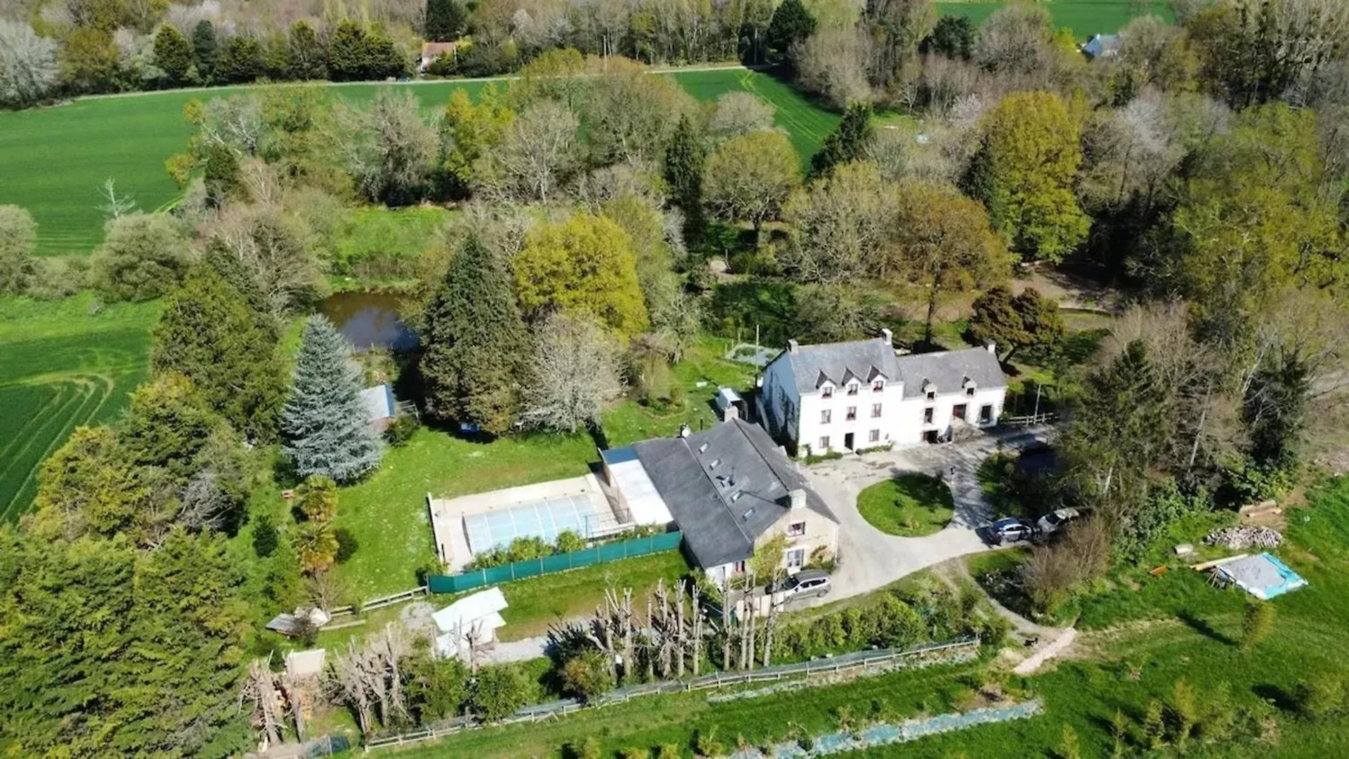 Spacieuse Villa Avec Piscine Privee A Béganne